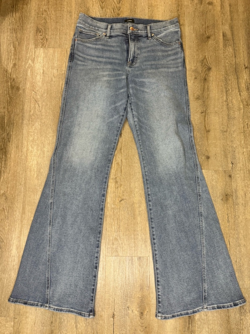 Express 70s Flare Mid-Rise Denim Jeans, Hyper Sculpt & Stretch, Medium Wash, 10R